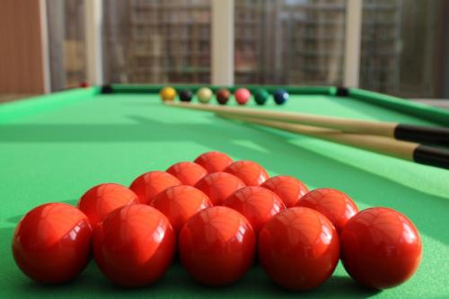 a group of red balls on a pool table at ELY House with FREE private parking in Ely