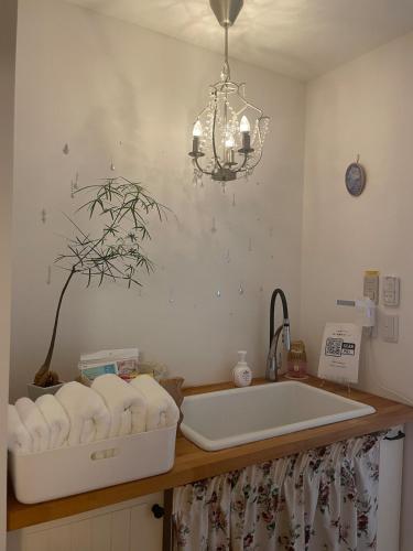 a kitchen counter with a sink and a sink at ReFa room由来House in Kumamoto
