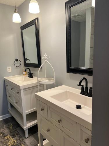 On Island | Pool | Tennis | Pet Friendly | Parking photo 23