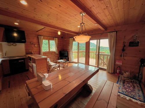 a living room with a wooden table in a cabin at Minamiboso OSORA - Vacation STAY 56344v in Minamiboso
