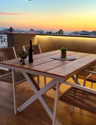 Θέα Θάλασσα & Ηλιοβασίλεμα'' Εύκολο Parking " Μεγάλη Βεράντα " Sielo urban living