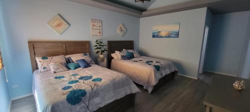 a bedroom with two beds and a desk with a desk at Cabañas Privadas San Carlos Escape & Relax in Ensenada