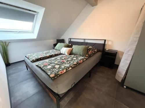 a bedroom with a bed in a room at Mira Suites 3 in Schwalbach