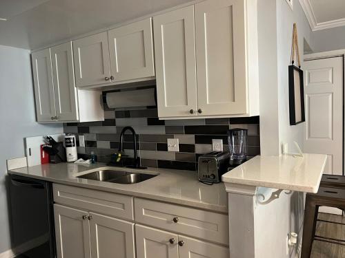 On Island | Pool | Tennis | Pet Friendly | Parking photo 6