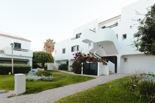 Acolhedor Apt T2 , Balaia Golf Village a 800 da Praia