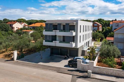 Apartments with parking space Zadar - 25445