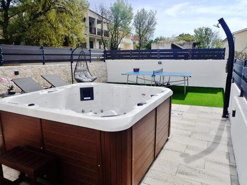 Apartments with parking space Maslenica, Novigrad - 25462