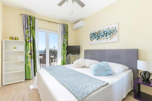 Apartments by the sea Trogir - 25303