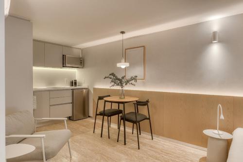 a kitchen and living room with a table and chairs at Casa Hugo by Capitalia in Mexico City
