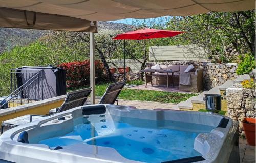 Cozy Home In Veli Dol With Jacuzzi