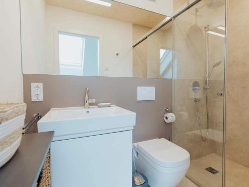 a bathroom with a toilet and a sink and a shower at Urlaub genießen in Sagard auf Rügen in Sagard