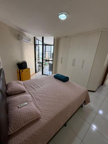 a bedroom with a large bed and white cabinets at Apartamento moderno - Amazonas Flat in Manaus