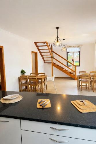 Spacious Boho 3BR House with Parking & Self Check-in