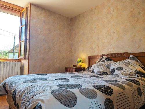 a bedroom with a bed with a large window at Maison avec parking - 7 pers. - FR-1-591-784 in Éguzon-Chantôme