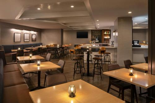 a restaurant with tables and chairs and a bar at Courtyard Seattle Downtown/Lake Union in Seattle