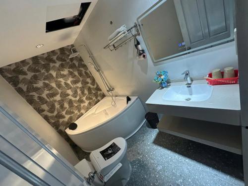 a bathroom with a toilet and a sink at Hotel 19 in Mỹ Lộc