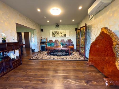 a living room with a table and chairs at House KIMIJIMA in Yachimata