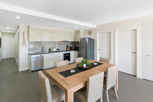 A kitchen or kitchenette at Salt 15 Luxury Apartment