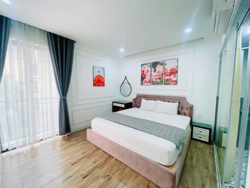 a bedroom with a large bed in a room at Villa 184 HABOBAY in Ha Long
