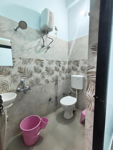 a bathroom with a toilet and a sink at Prem Saroj homestay in Ayodhya
