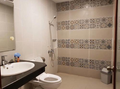 a bathroom with a sink and a toilet and a shower at Dong Xanh Hotel in Chau Doc