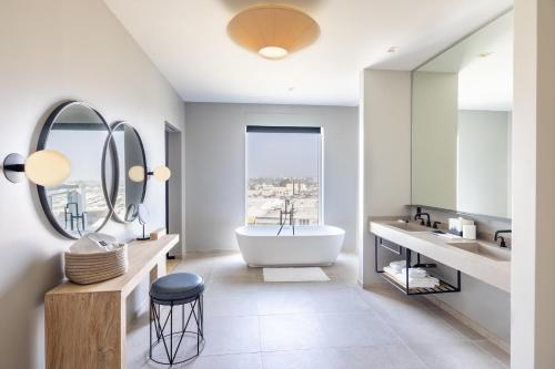 The Shay, a Destination by Hyatt photo 53