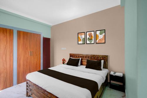a bedroom with a large bed in a room at Townhouse Loknath Temple Road Puri Formerly Rashmi Villa in Puri