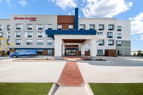 a large white building with a red brick driveway at Hampton Inn & Suites By Hilton Irving Dfw Airport North in Irving