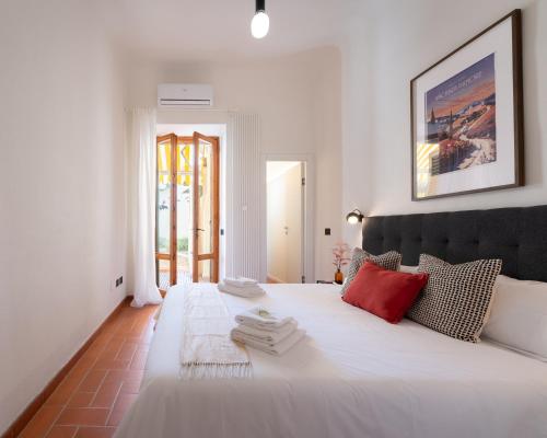 Vintage Apartment with Private Garden in Florence
