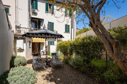 Vintage Apartment with Private Garden in Florence