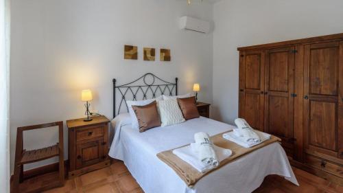 a bedroom with a bed with two towels on it at Elsa Torrox by Ruralidays in Torrox