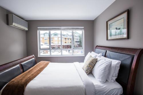 Ένα ή περισσότερα κρεβάτια σε δωμάτιο στο Whistler Blackcomb Vacation Rentals - Village North