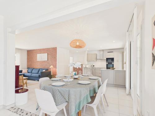 Piscine, jardin et barbecue, maison pour 8
