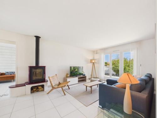 Piscine, jardin et barbecue, maison pour 8