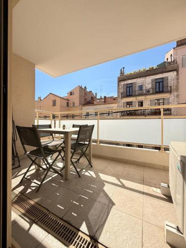 Magnifique et grand 2 pièces centre de cannes avec parking en sous sol