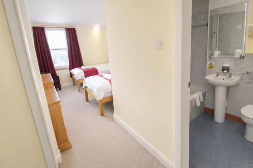 a room with a bathroom with a sink and a toilet at The Brae Hotel in Brae