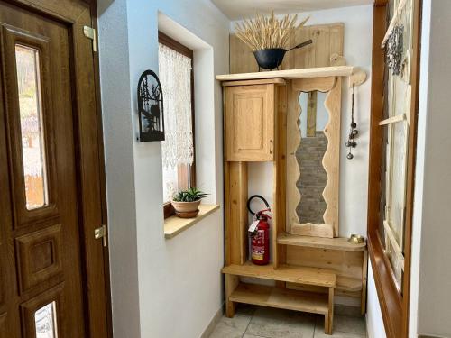 a hallway with a fire hydrant and wooden shelves at Appartamento Il Conte di Avoscano in Piaia