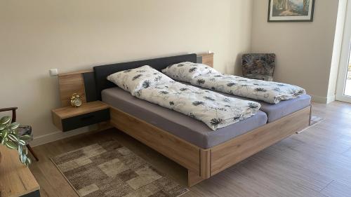a couch with pillows on it in a room at Ferienwohnung Arendsee in Arendsee