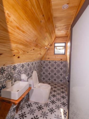 a bathroom with a white sink and a toilet at Homestay Gió Mộc !!! in Làng Môn