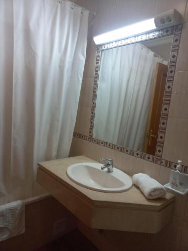 a bathroom with a sink and a mirror at Altura Sunshine in Altura