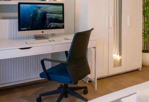 GimiSpaceOne - White Tower Curated Suite with Balcony
