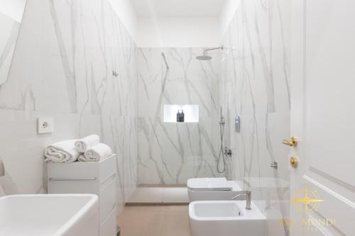 Axis Mundi Apartment and Suites - Via del Corso, 2 min to Spanish Steps, Historic Center, Luxury Design