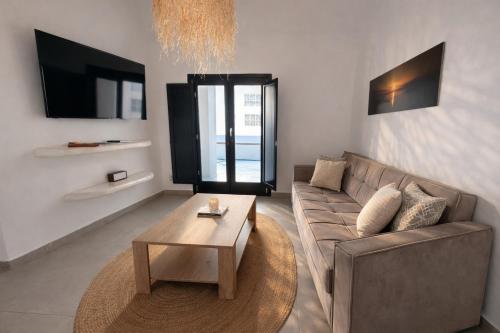 Rosaviglia Luxury Villa - an Oia Private Hideaway