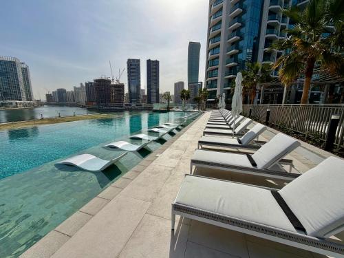 Lovely 1BDR in Business Bay, Free Gym & Pool