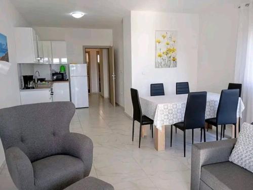 Nice 2 Bed Apartment