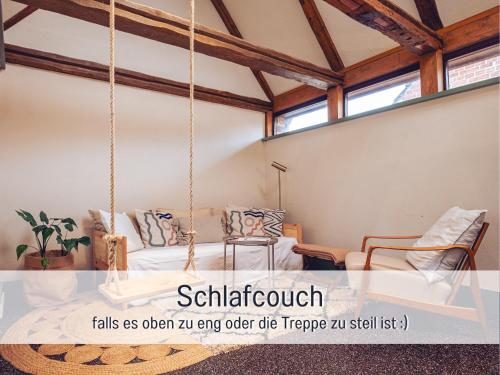 a room with a swing bed and two chairs at Virginia Peng - Mini Ferienhaus in Kyritz, einer charmanten Stadt im Herzen von Brandenburg in Kyritz