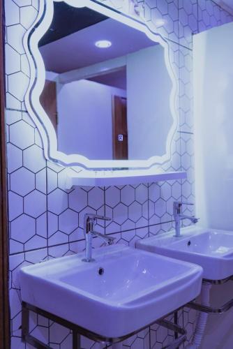 a bathroom with two sinks and a mirror at Complexe Smile & Be in Yaoundé