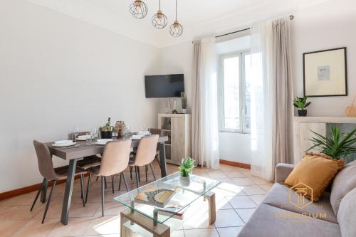 Imperium Luxury Flat - 12Pax, 4 BDRM, 8 min Metro, City Center, A-C