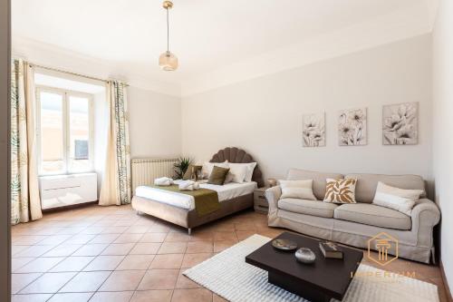 Imperium Luxury Flat - 12Pax, 4 BDRM, 8 min Metro, City Center, A-C