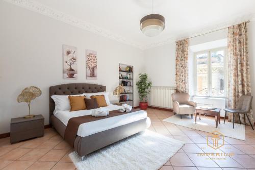 Imperium Luxury Flat - 12Pax, 4 BDRM, 8 min Metro, City Center, A-C